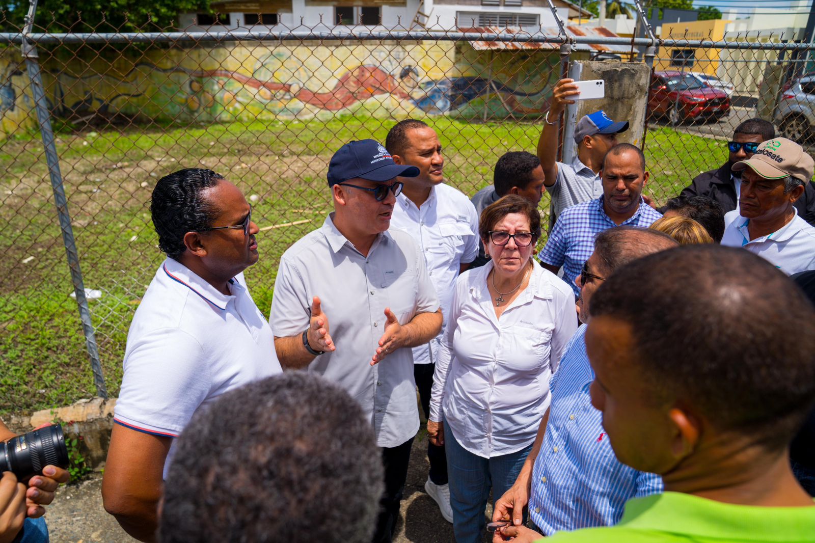 Gobierno inicia entrega de ayudas a familias afectadas por las lluvias en Villa Tapia y Salcedo