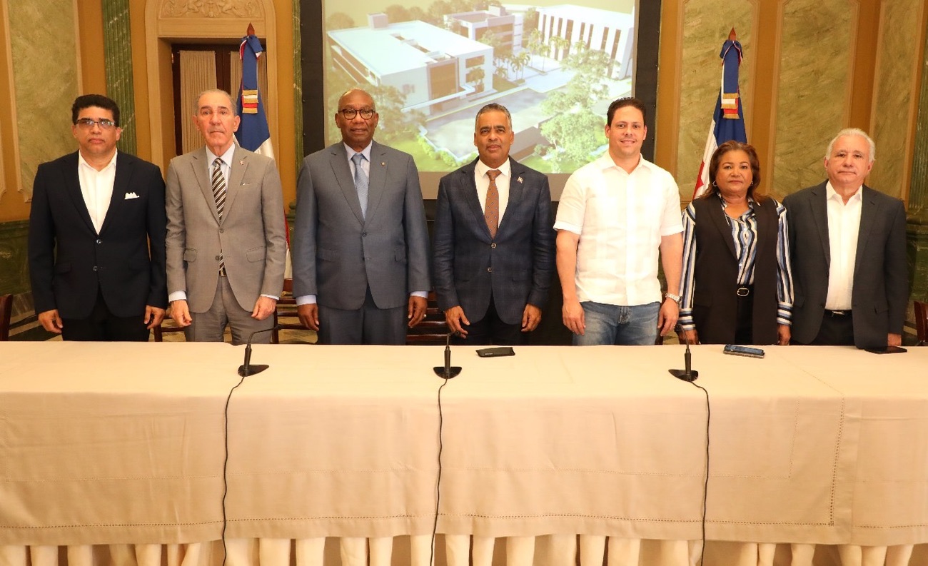 Presidente Abinader instruye construcción de Centro UASD en Santo Domingo Este