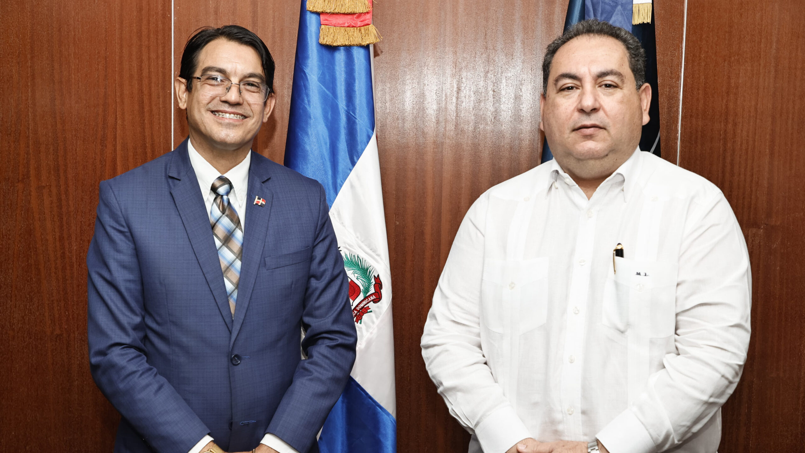 Juramentan a Bernardo Antonio Hilario Reyes como nuevo director Servicio Regional de Salud Norcentral