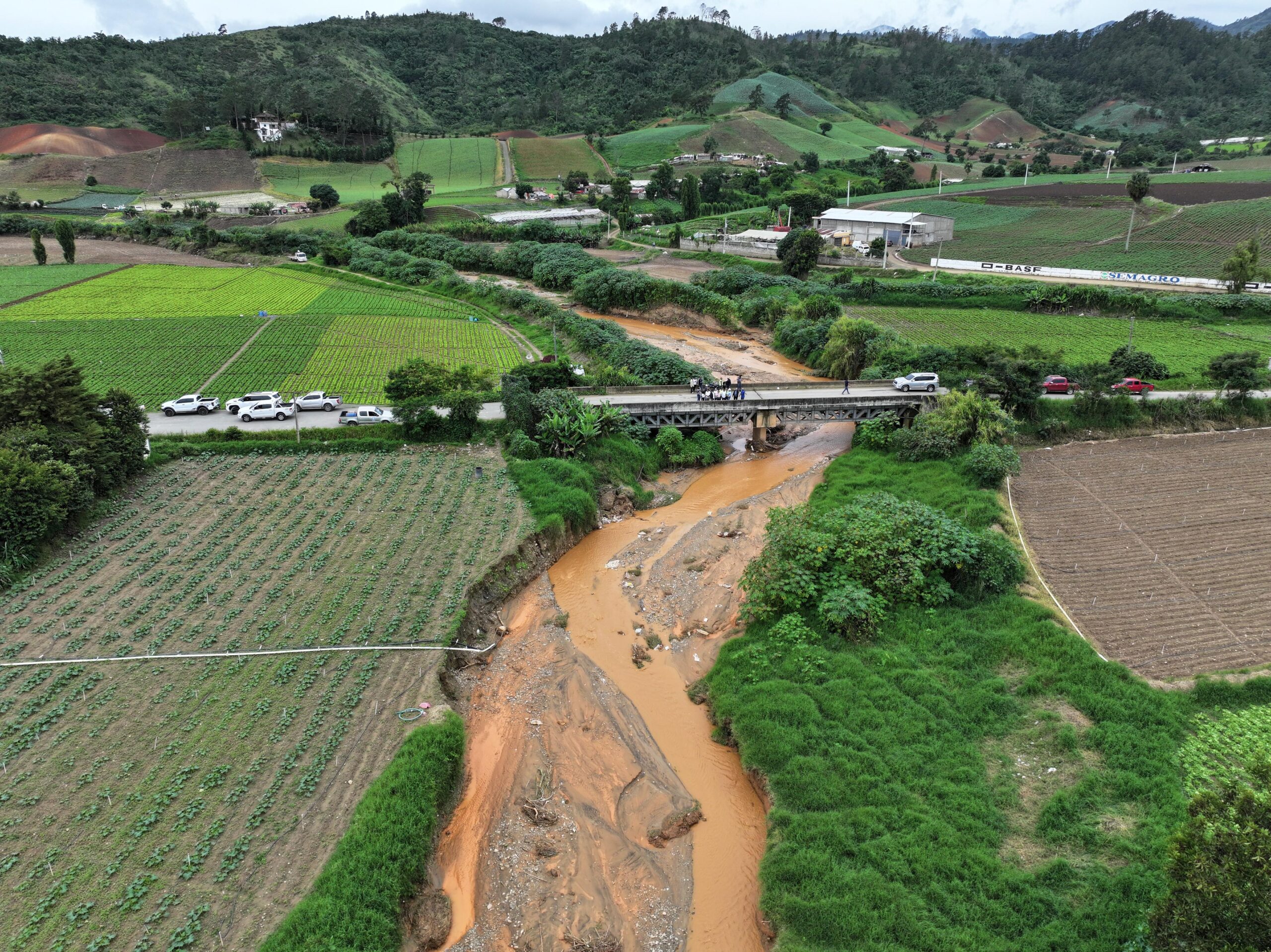 Indrhi rehabilitará sistemas de riego a afectados por recientes lluvias, en Constanza