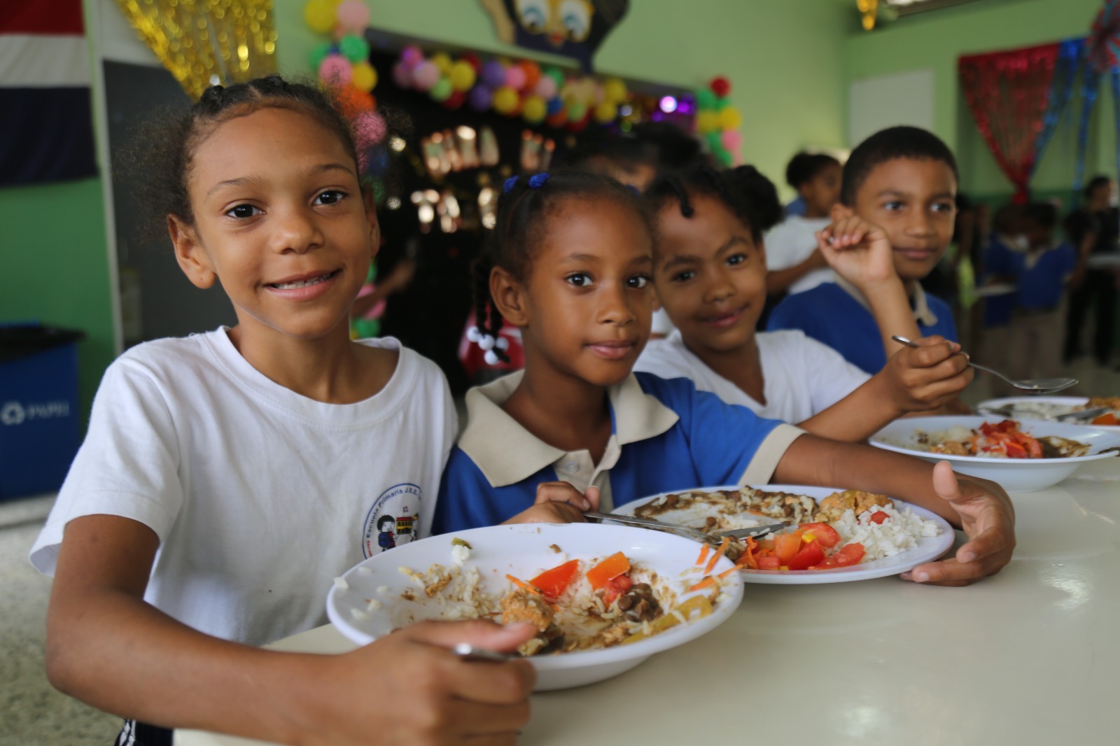 Inabie contribuyó con la permanencia de estudiantes en las aulas, tras entrega preliminar de más de 908 millones de raciones alimenticias en el año escolar 2023-2024