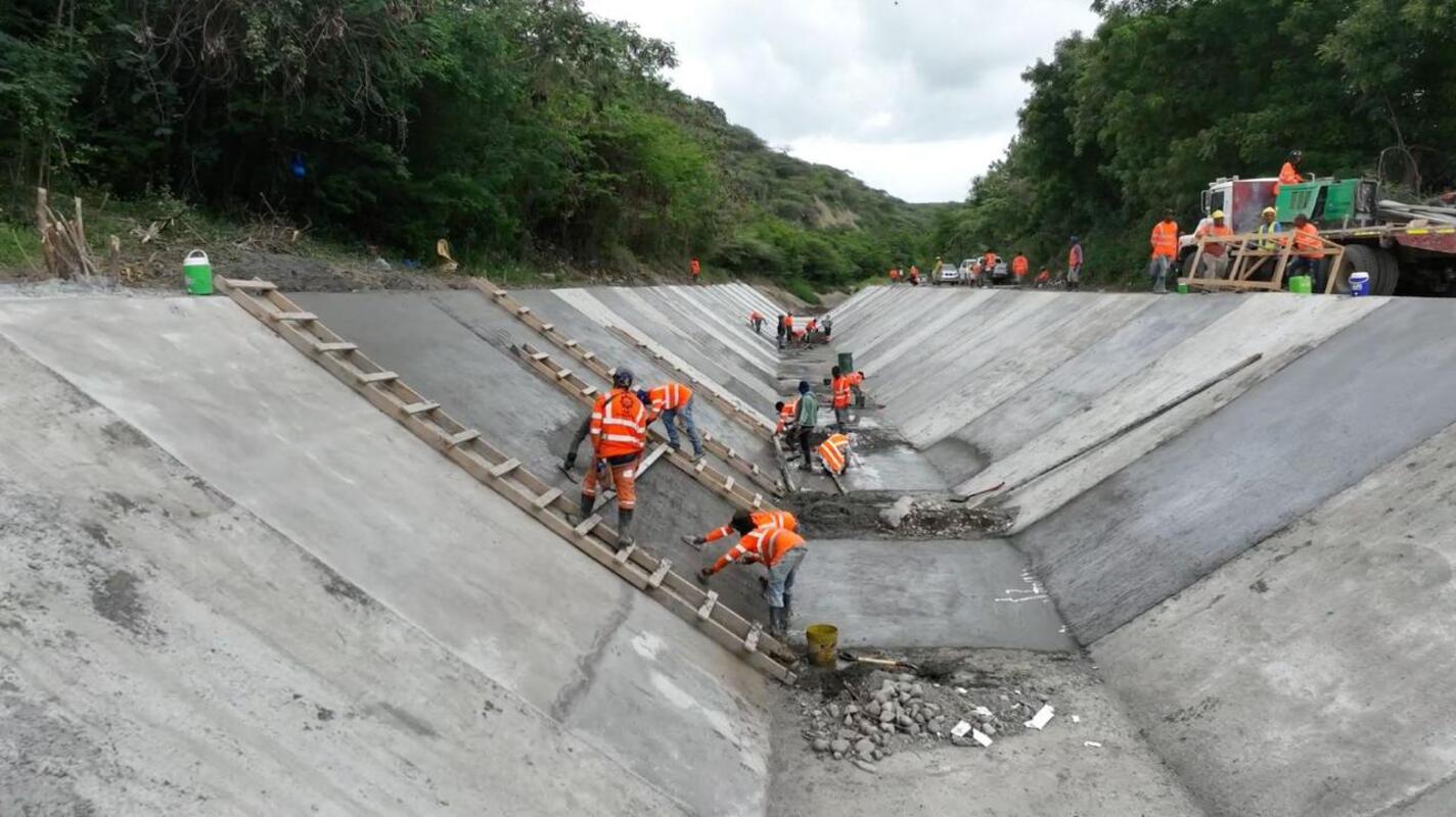 Indrhi y Egehid intervienen canal Ysura Conducción, en Azua; trabajos optimizarán el riego