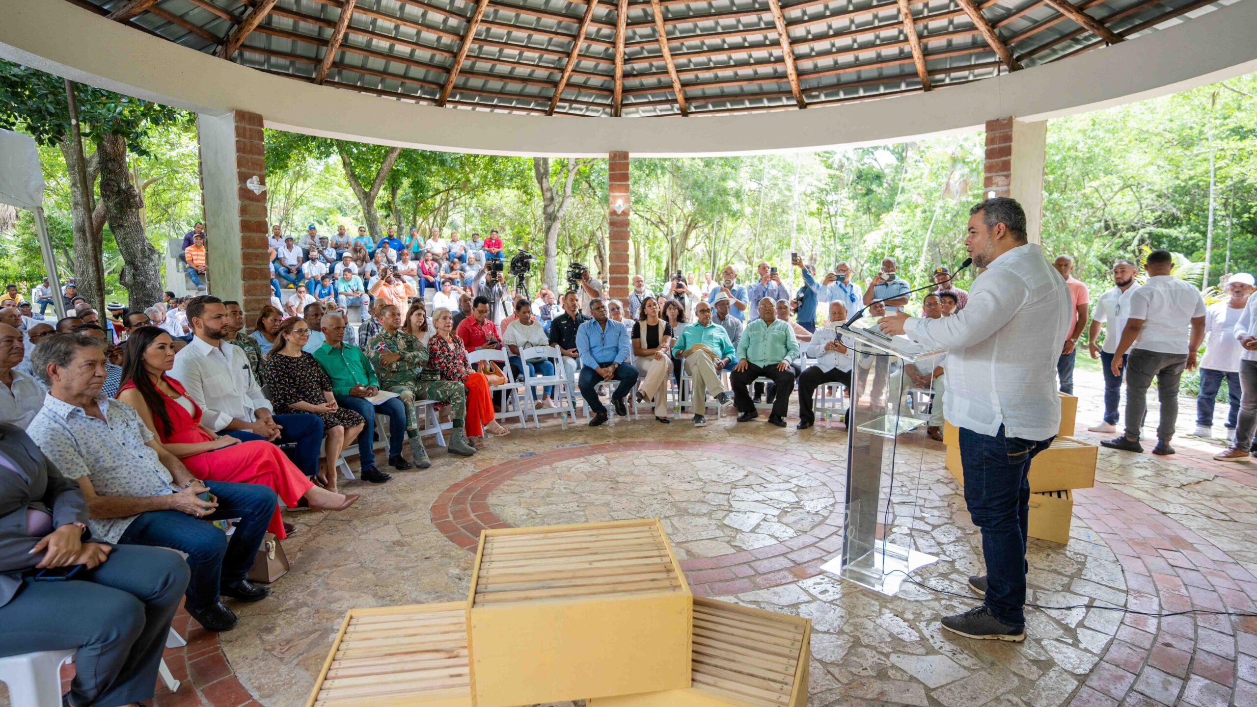 FEDA ejecuta Plan de Impulso a la Apicultura; inicia mayor entrega de cajas de abejas en la historia dominicana