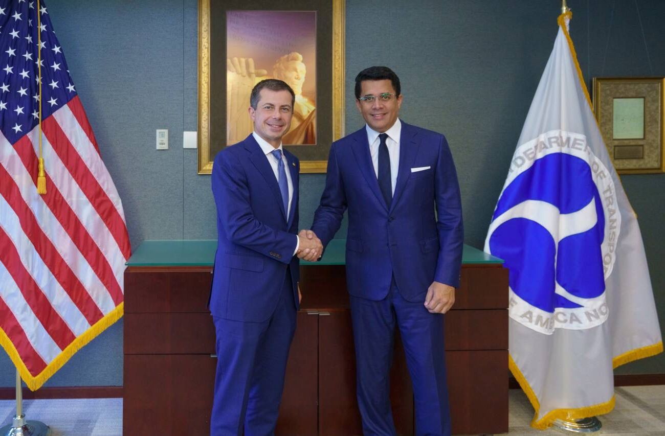 Ministro de Turismo se reúne con secretario de Transporte de Estados Unidos