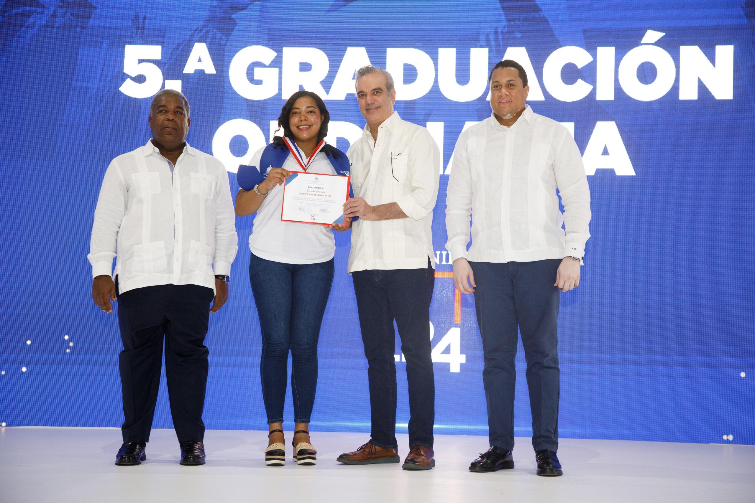 Presidente Abinader inaugura un liceo, dos estancias infantiles, un polideportivo y una cañada en el Gran Santo Domingo