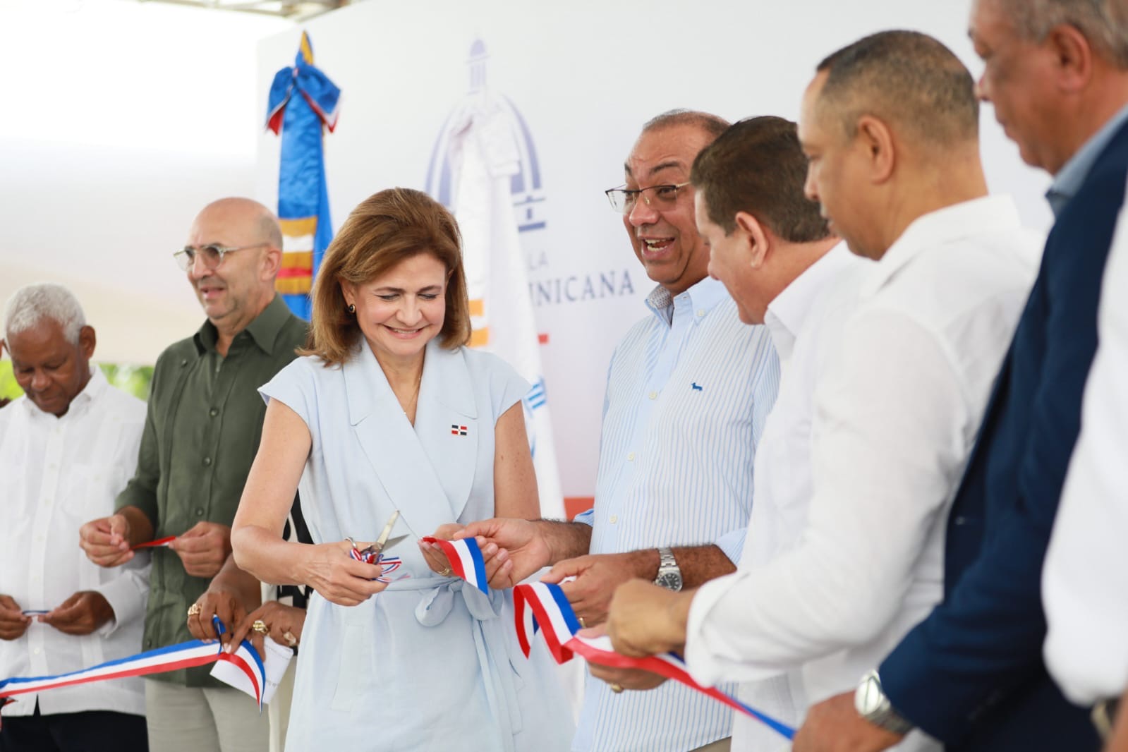 Vicepresidenta Raquel Peña inaugura obras en Monseñor Nouel y Espaillat para mejorar vías y servicio eléctrico