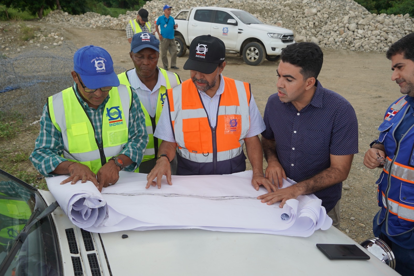 Indrhi trabaja encauzamiento de ríos en las provincias Azua y Peravia para evitar inundaciones