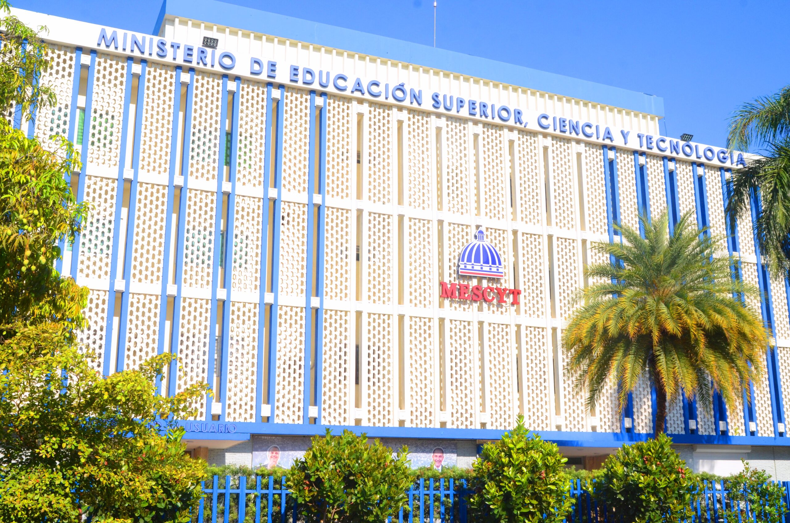 Mescyt instruye a rectores de universidades a tomar medidas preventivas ante efectos de huracán Beryl