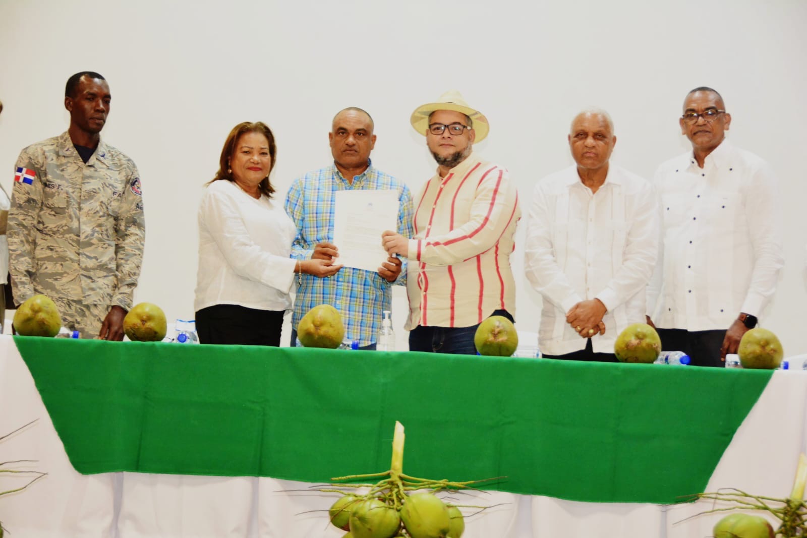 FEDA entrega 100,000 plántulas de coco a 300 productores