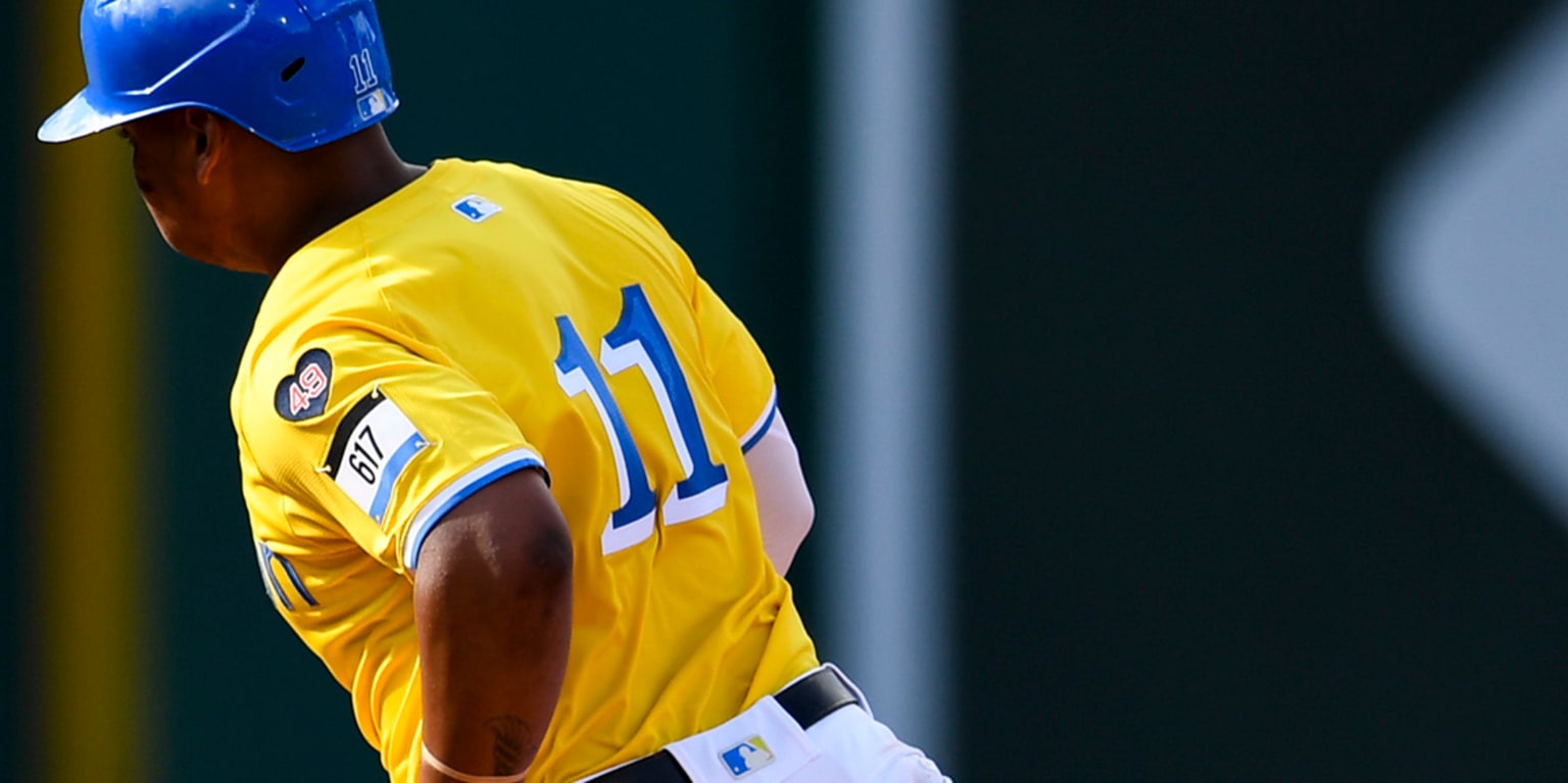 Medias Rojas pintan de blanco a Reales con HR de Devers y joya de Crawford