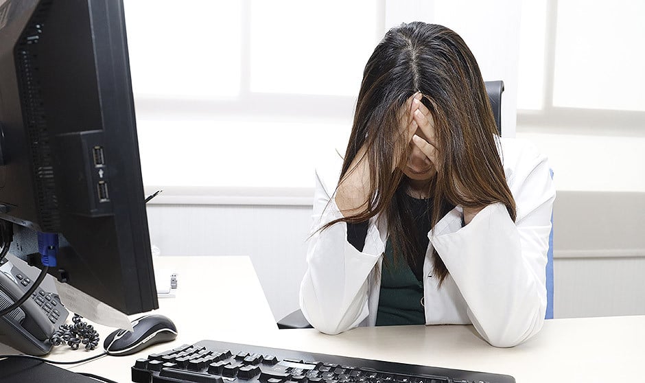 Una médica harta de crítica a su trabajo: Si no has llorado…