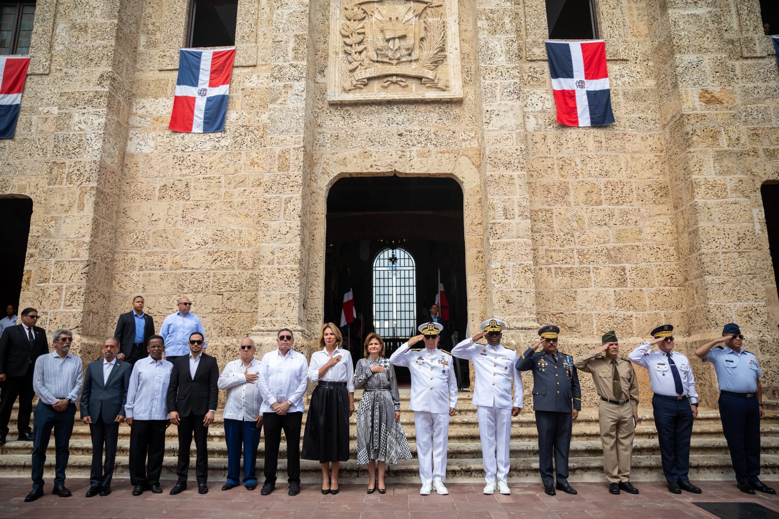 Vicepresidenta Raquel Peña encabeza solemne acto conmemorativo por los 50 años del Panteón de la Patria