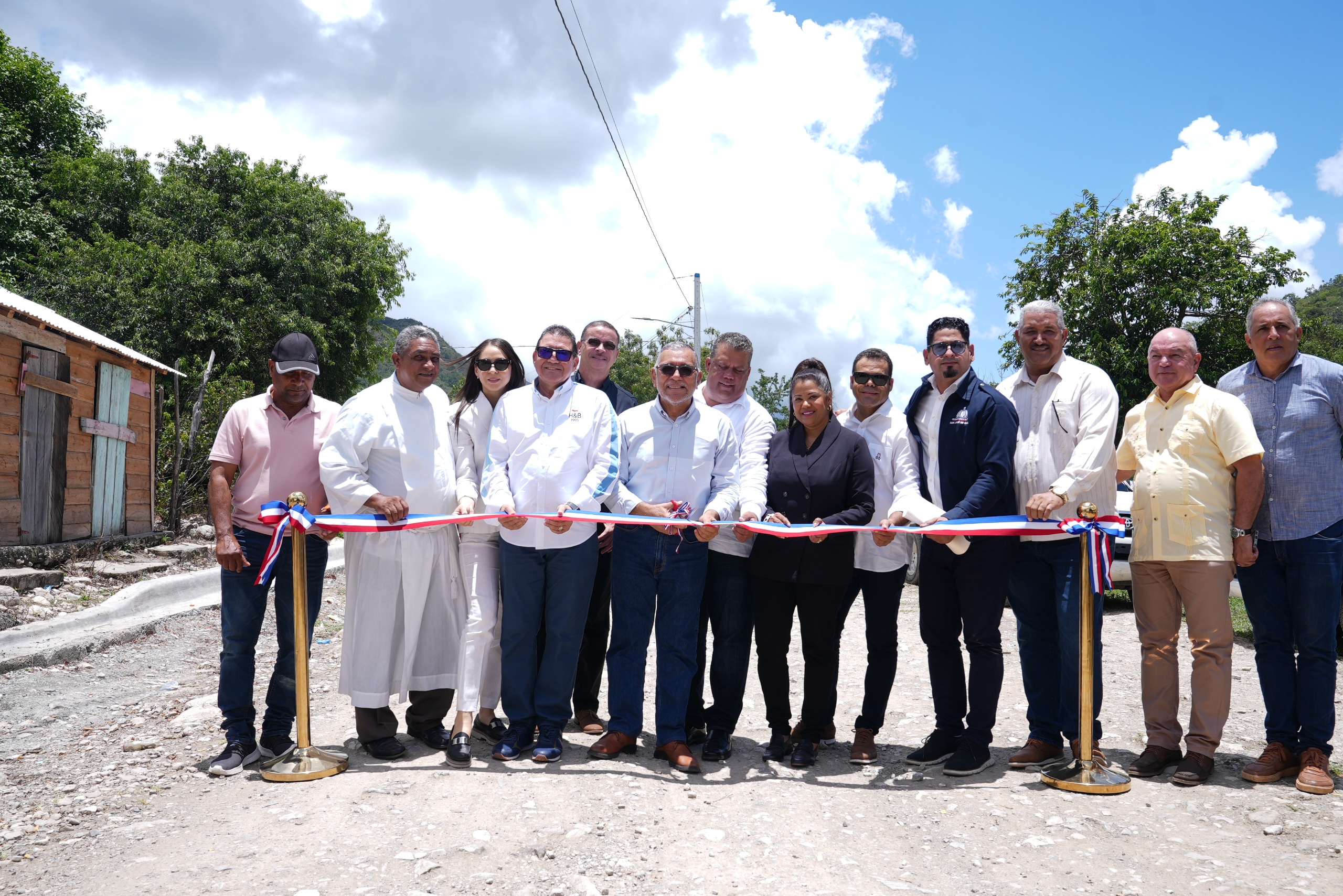 Energía y Minas inaugura proyectos eléctricos benefician más de 1,800 munícipes de San José de Ocoa