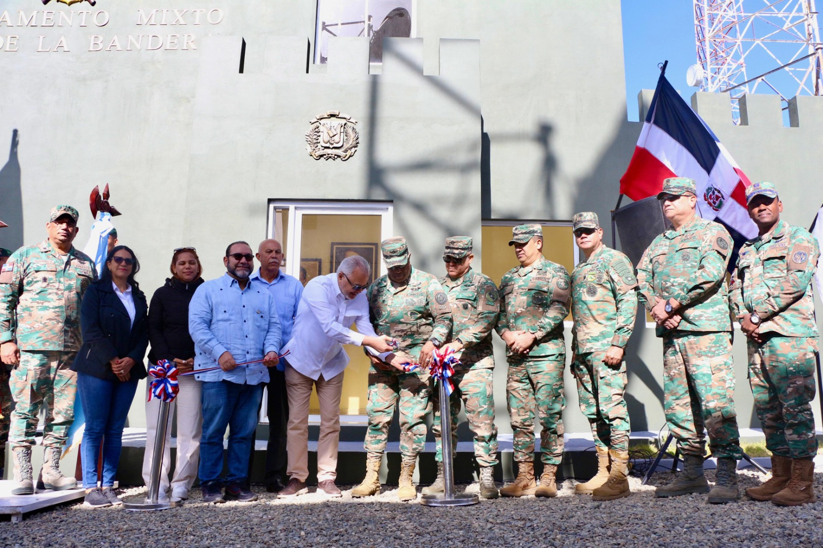 Inauguran destacamento militar de Alto de la Bandera, que protege antenas de las telecomunicaciones de RD