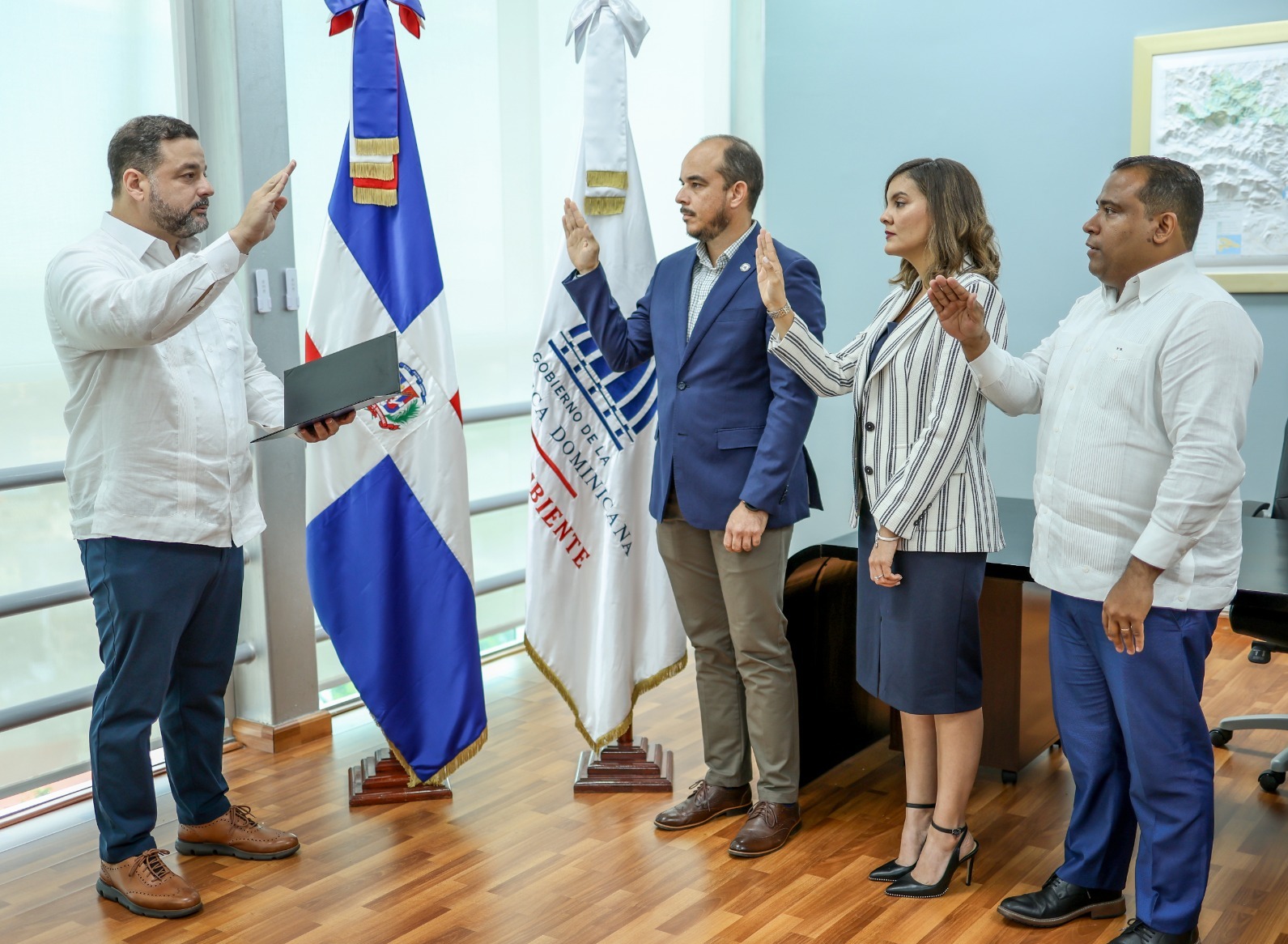 Paíno Henríquez juramenta a nuevos viceministros de Medio Ambiente