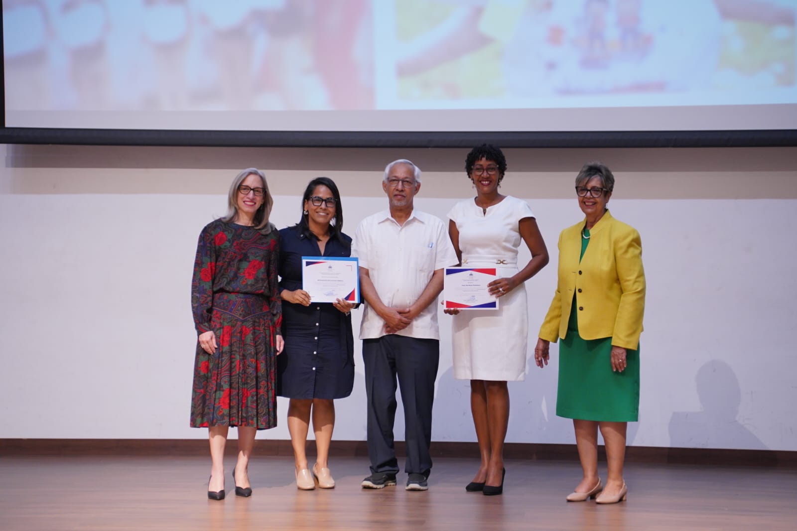 Minerd reconoce a docentes y centros educativos que alfabetizaron a más del 90 % de sus estudiantes