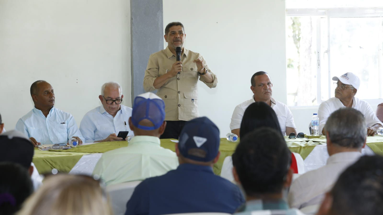 Ministro de Agricultura, Limber Cruz, llega a Constanza en la “Ruta de Solidaridad Agropecuaria”