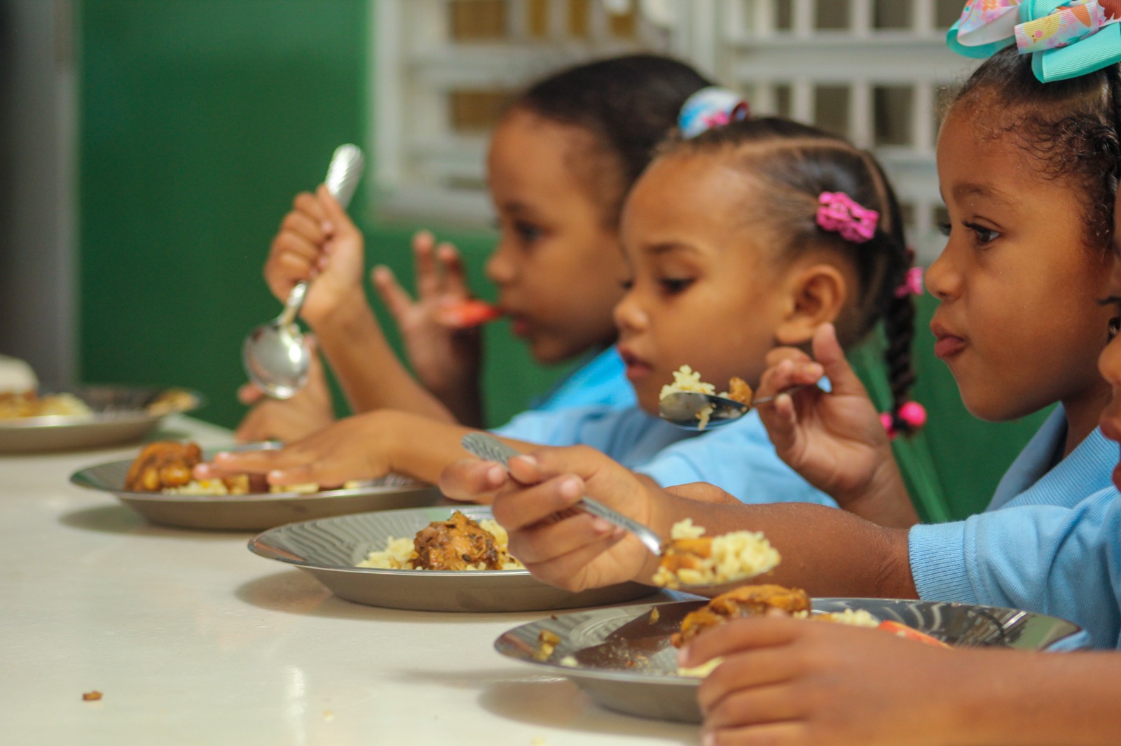 Inabie distribuyó con éxito más de 67 millones de raciones alimenticias en las primeras dos semanas de clases