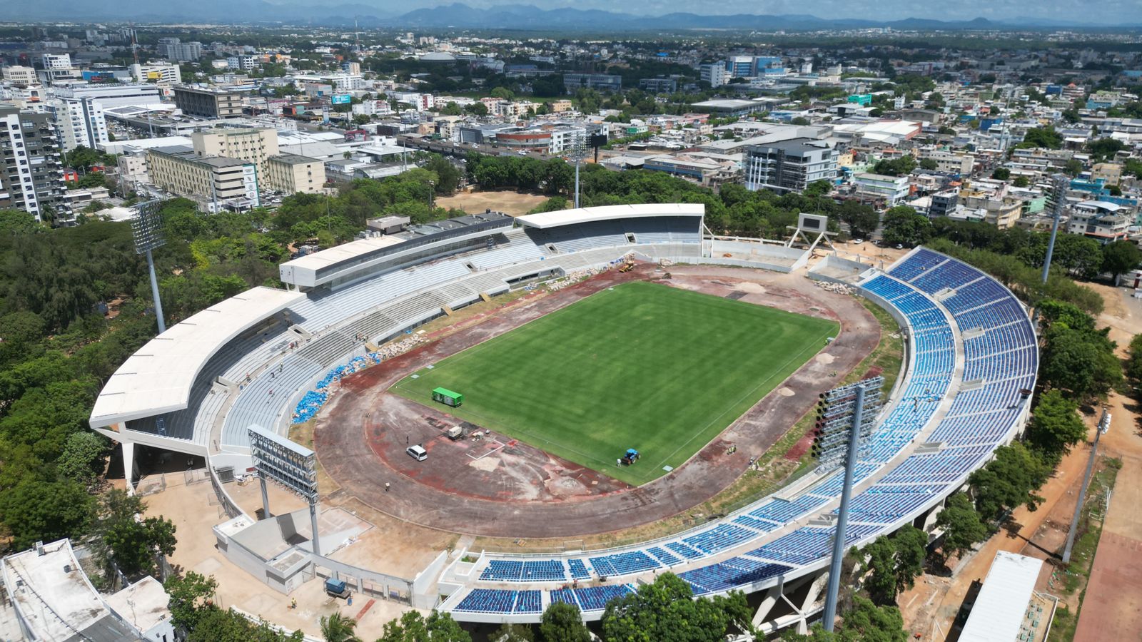 Avanzan trabajos del Mived en el Estadio Olímpico Félix Sánchez para la Copa Mundial Femenina Sub-17 y XXV Juegos Centroamericanos y del Caribe 2026