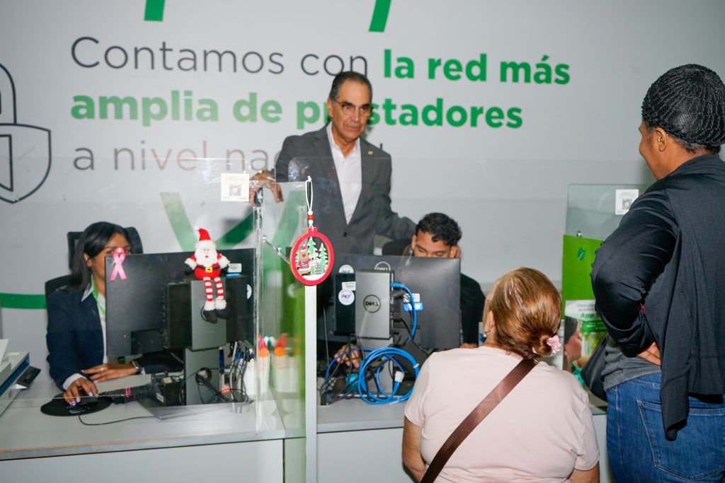 Santiago Hazim invita a titulares a garantizar la cobertura de salud de dependientes que alcanzan la mayoría de edad