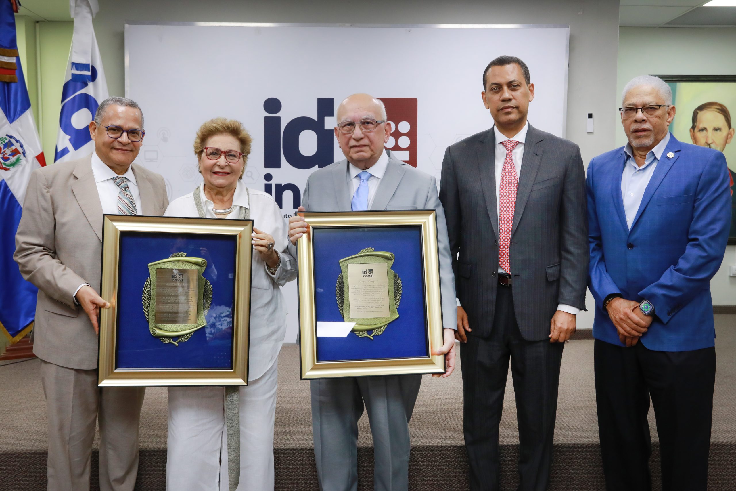 INDOTEL reconoce a destacados comunicadores Socorro Castellanos y George Rodríguez