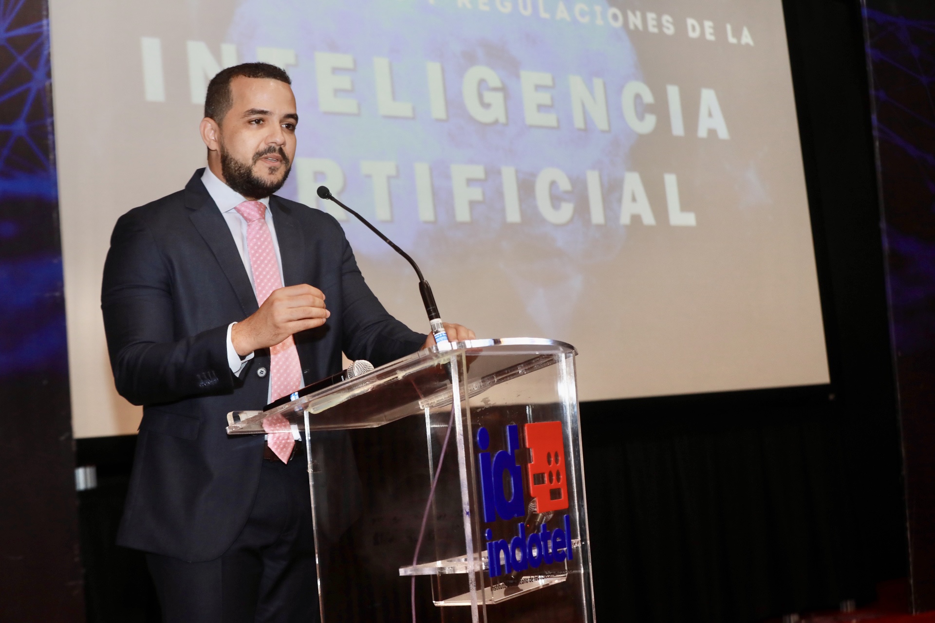 INDOTEL imparte conferencia a estudiantes sobre riesgo que representa la inteligencia artificial para los trabajadores