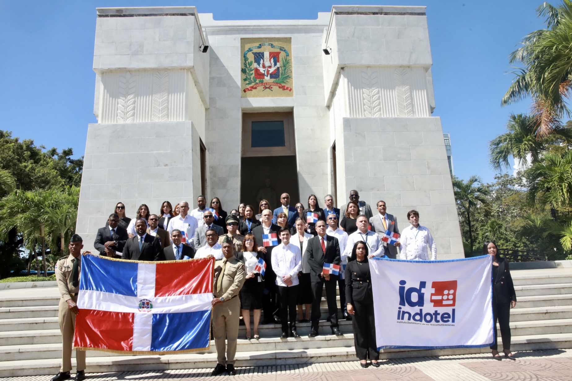 INDOTEL deposita ofrenda floral con motivo al 181 aniversario de la Independencia Nacional.