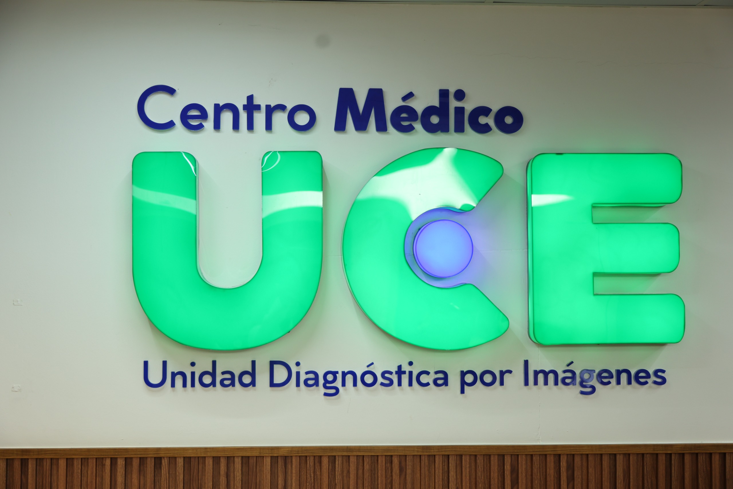 Director de la DIDA visita centro  médico  UCE