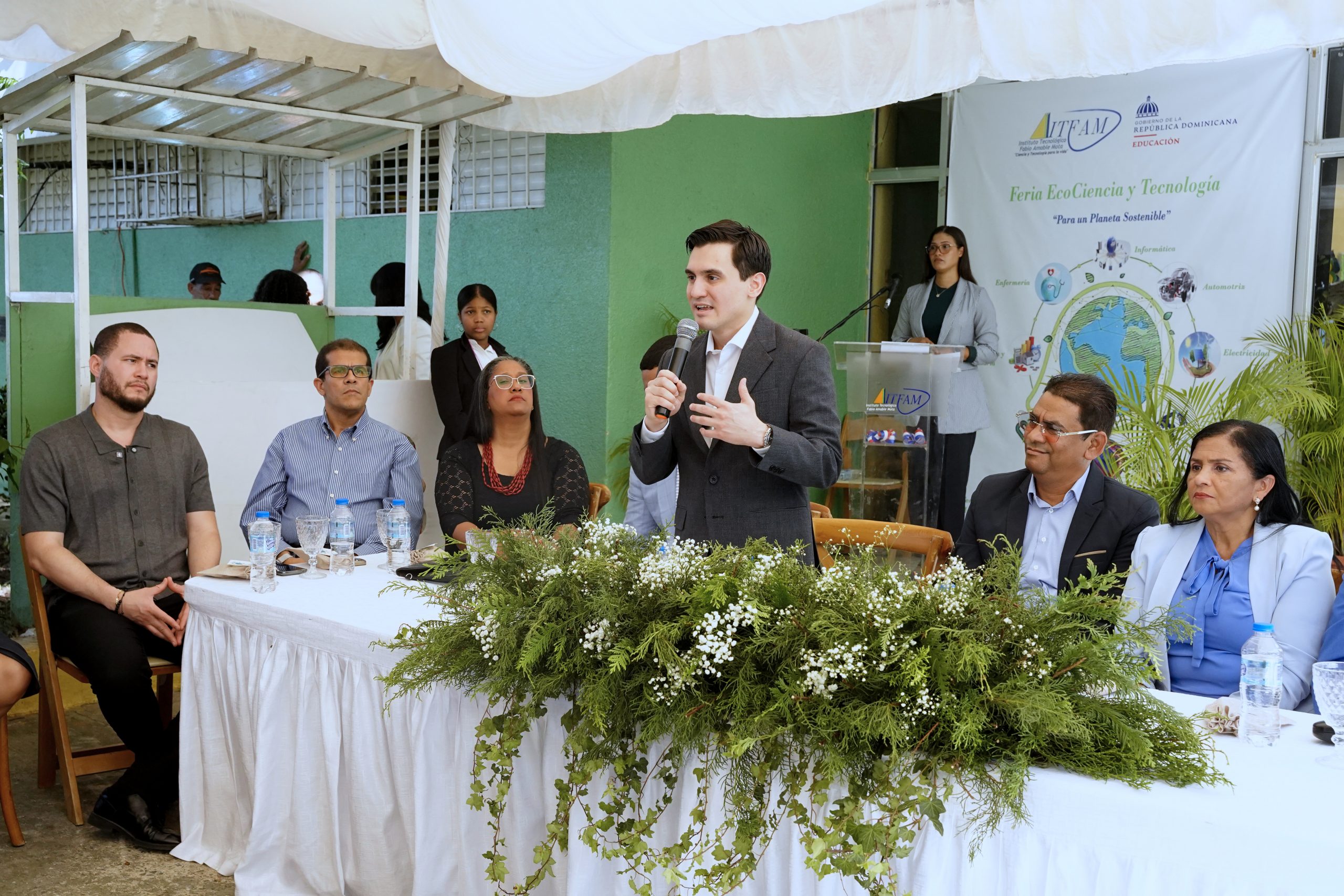 INDOTEL inaugura “Feria Eco Ciencia y Tecnología” en el Instituto Tecnológico Fabio Amable Mota