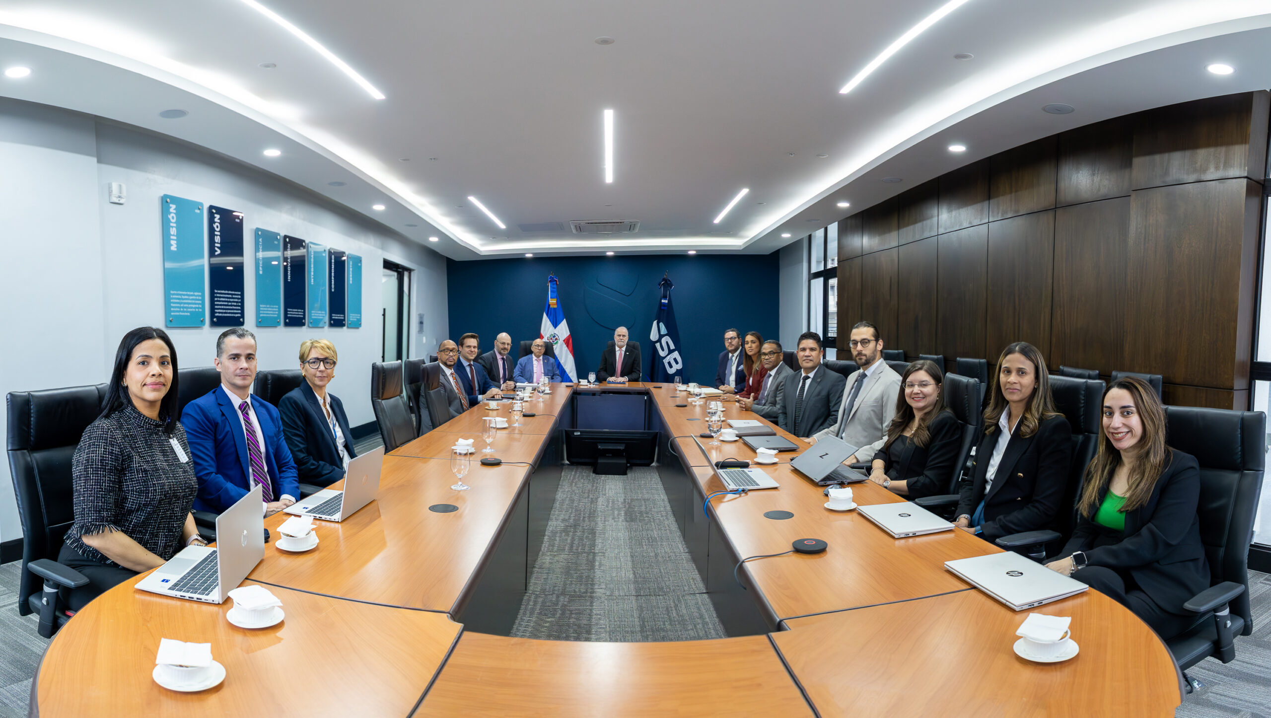 Superintendencia de Bancos (SB) presenta estado del sistema financiero al FMI