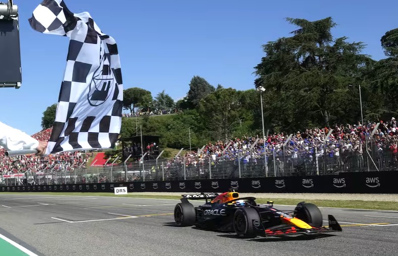 Max Verstappen ganó el Gran Premio de Imola y Franco Colapinto finalizó en el 16° puesto