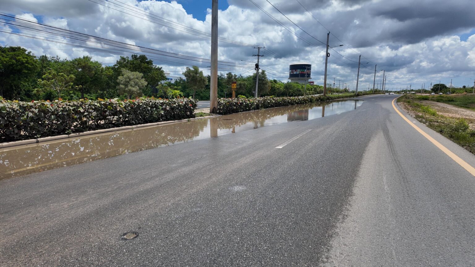 Residentes de Ciudad Juan Bosch piden jornada de limpieza en filtrantes ante constantes inundaciones