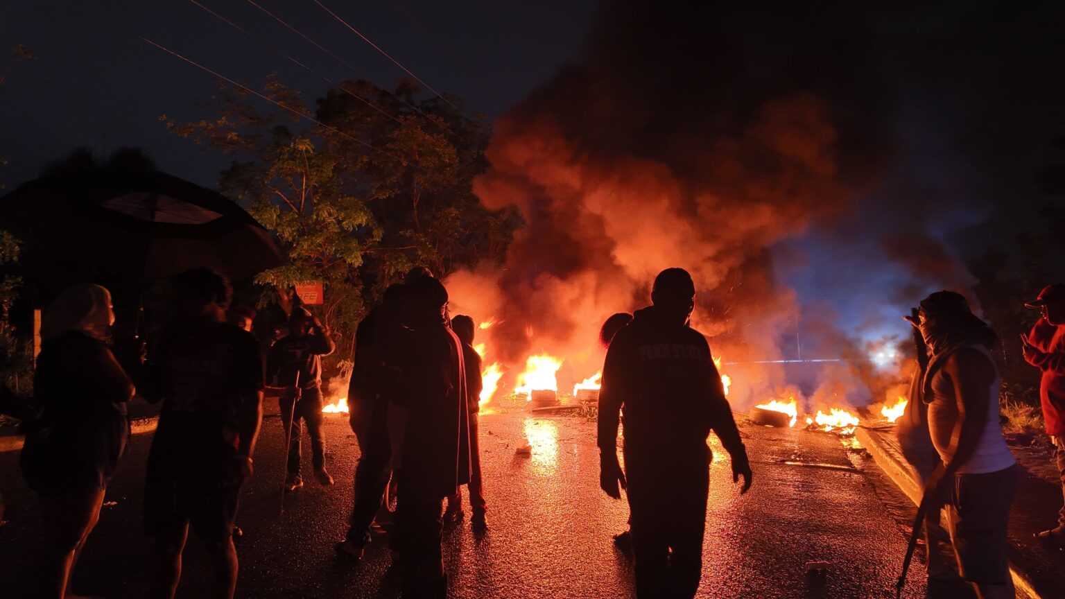 Residentes del sector La Fe protestan por calles abandonadas y obras incumplidas