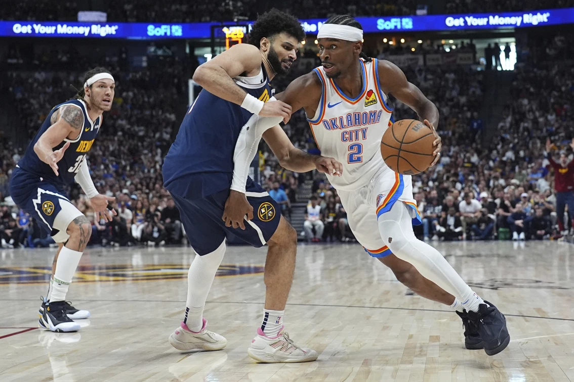 Oklahoma City sobrevive a un calvario en Denver y empata la serie 2-2 ante los Nuggets