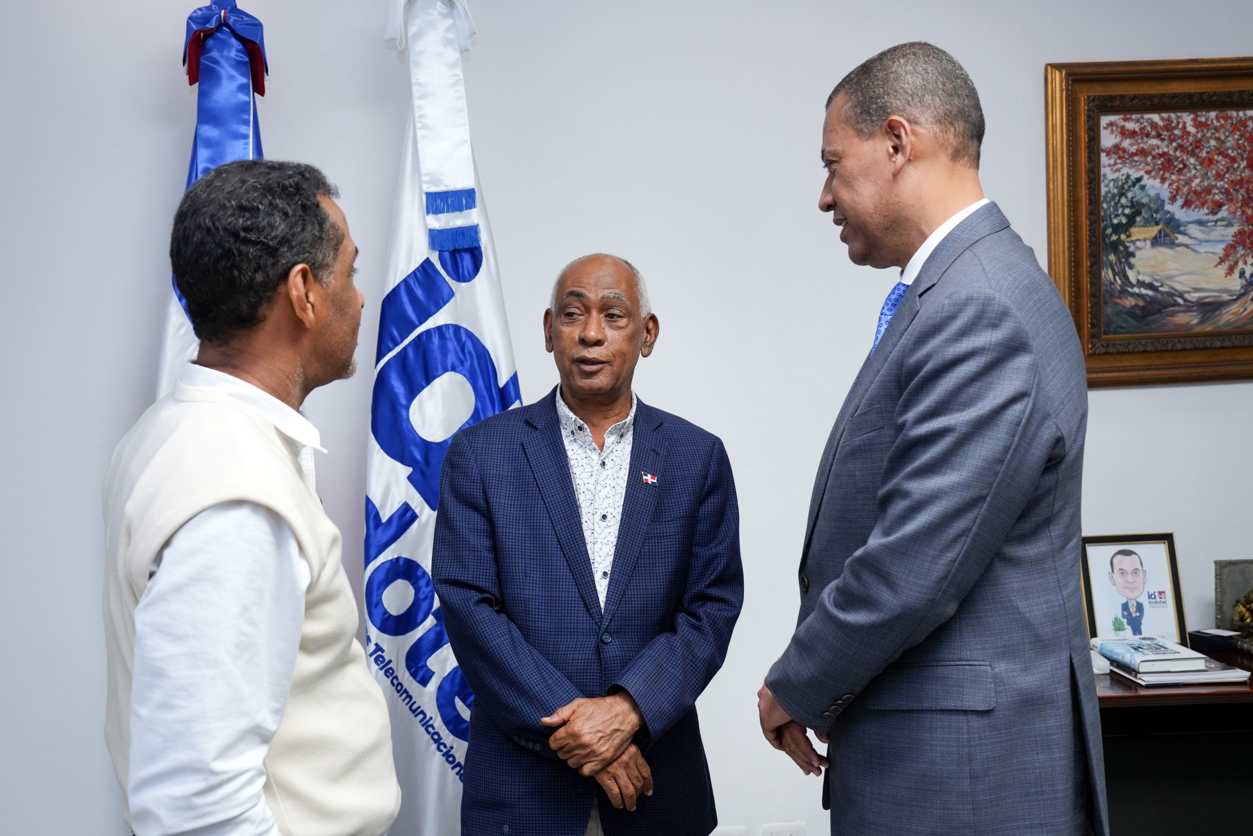 Presidente del INDOTEL felicita a José Enrique García por Premio Pedro Henríquez Ureña 2025