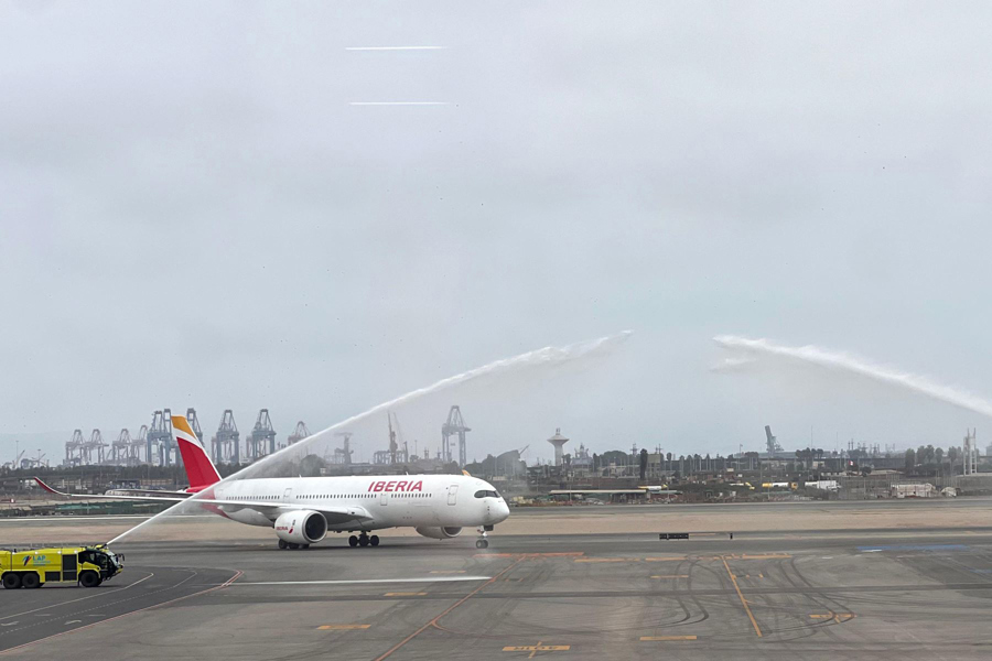El nuevo aeropuerto de Lima se estrena con el aterrizaje de un vuelo procedente de Madrid