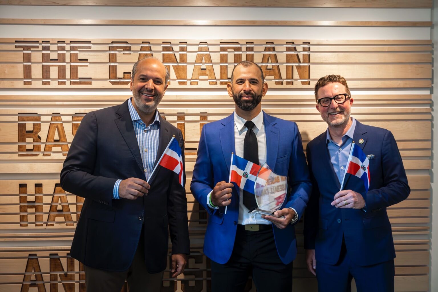 José Bautista es exaltado al Salón de la Fama del Béisbol de Canadá