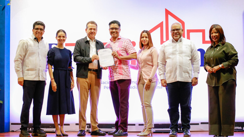Entregan RD$215 millones en créditos a microempresarios de Santo Domingo Este