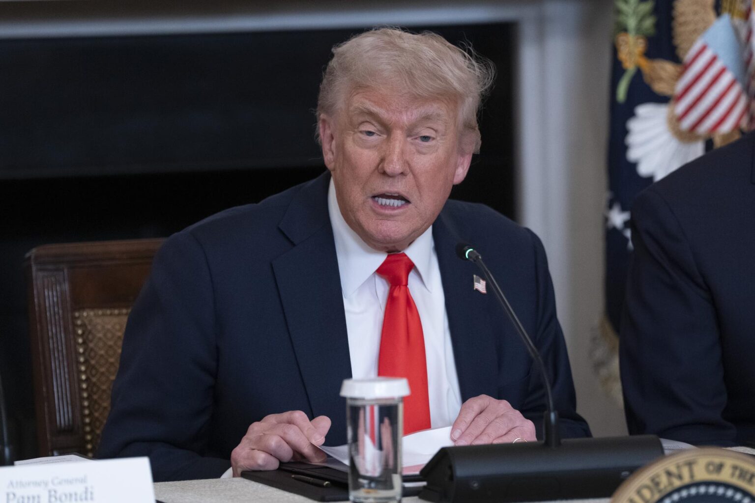 Trump dice que disturbios de Los Ángeles buscan 