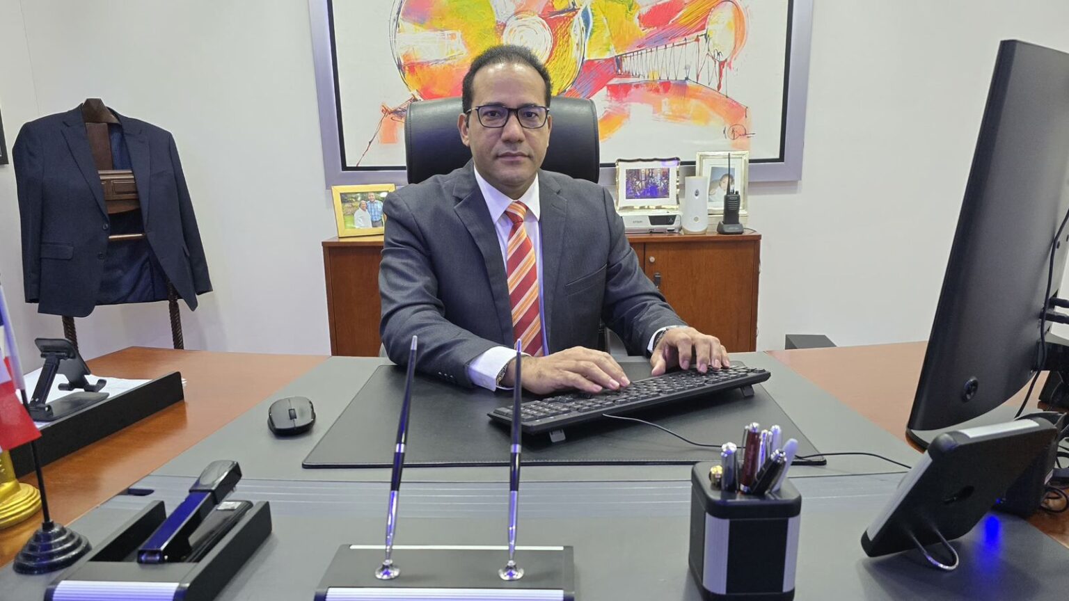 Salvador Holguín rechaza ley mordaza