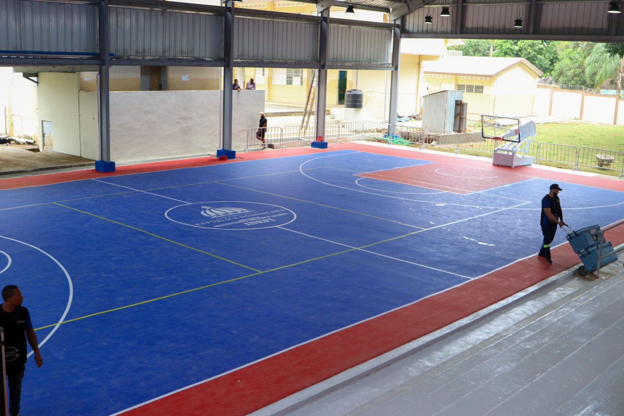 INEFI entrega moderno polideportivo techado en Yamasá