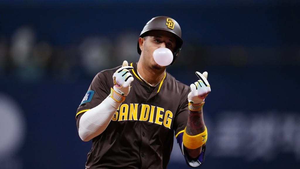 Gran jornada de Manny Machado impulsa a los Padres a otra victoria en extrainnings
