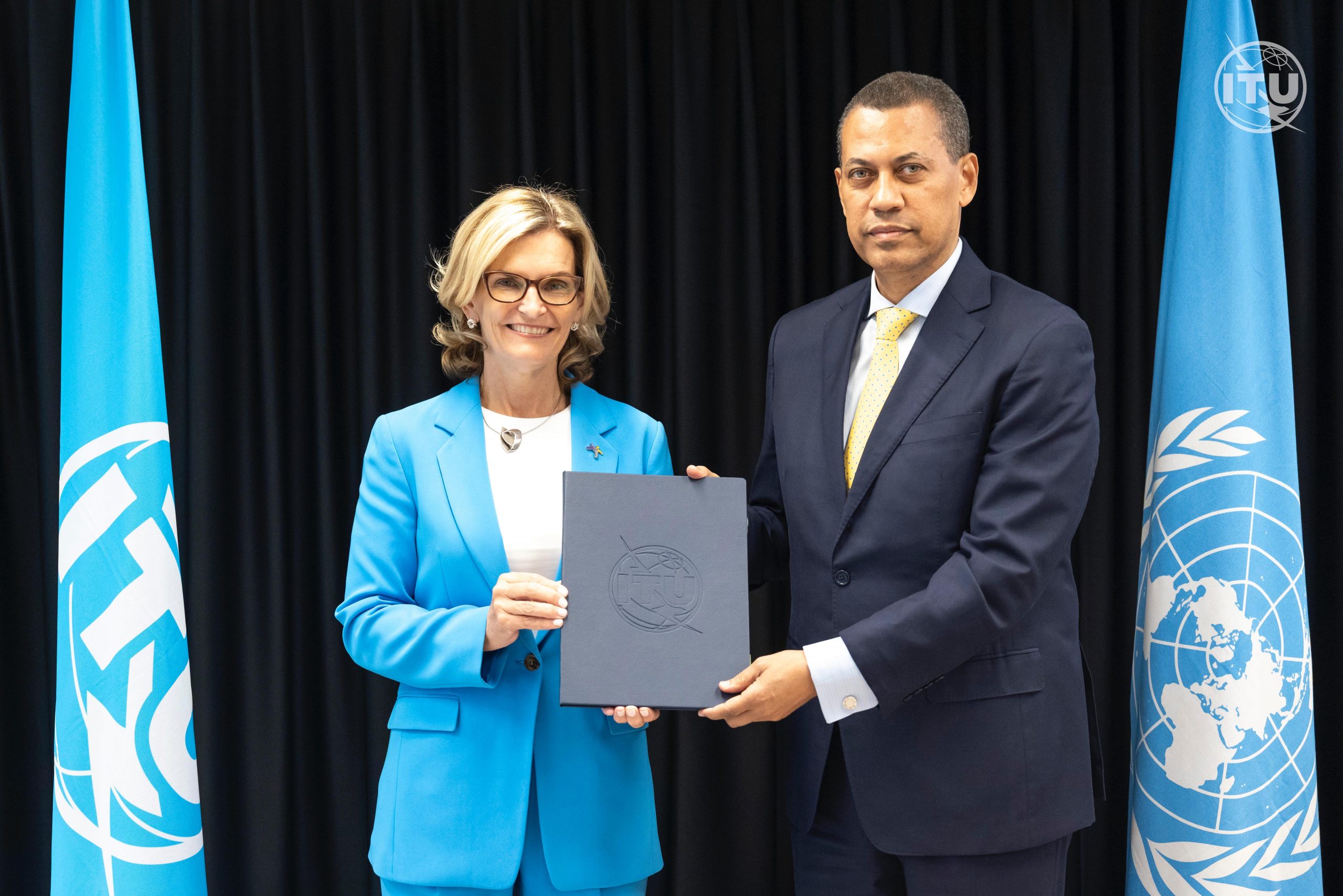 República Dominicana firma acuerdo con la UIT transformará dos provincias en ciudades inteligente