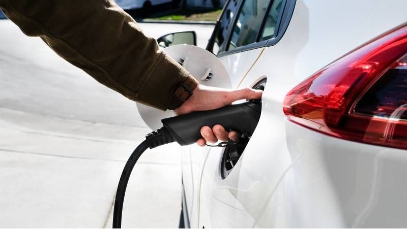 Subsidios a combustibles y vehículos eléctricos presenta un contraste de más de RD$ 80,000 millones