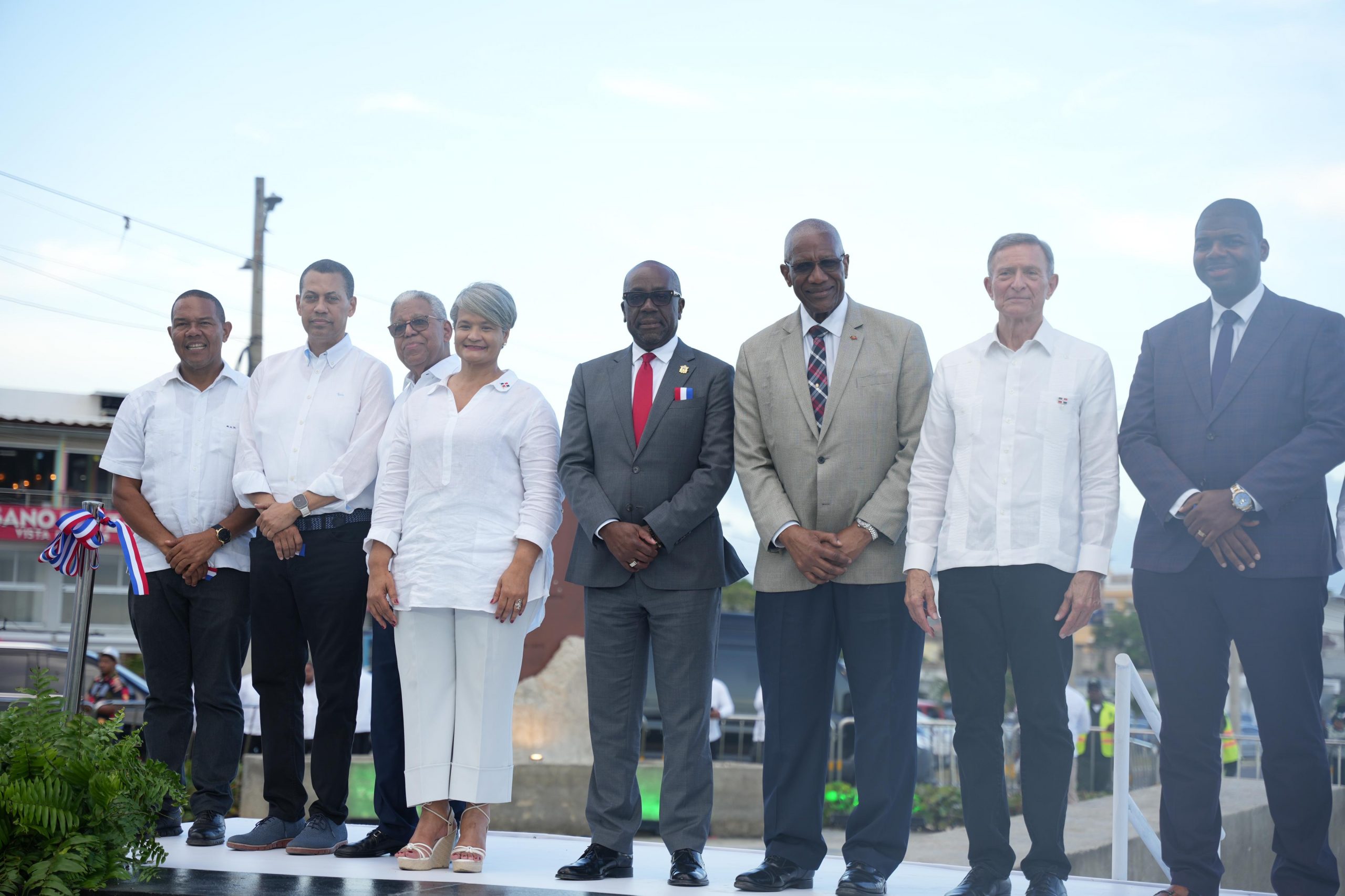 Presidente del INDOTEL participa en inauguración de Monumento a Los Cocolos en San Pedro de Macorís
