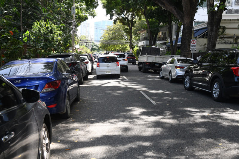 Orden o caos: El dilema del parqueo en el polígono central