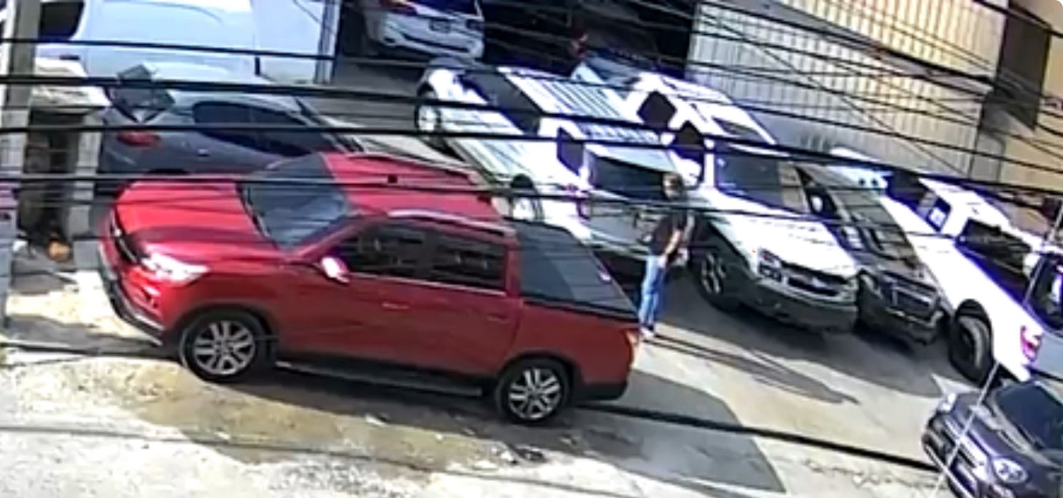 En la dirección de Activo Garage cotizan a nombre de BARROS COMERCIAL SRL: Residentes del sector El Quisqueya denuncian en la PGR actos vandálicos de propietario del taller.