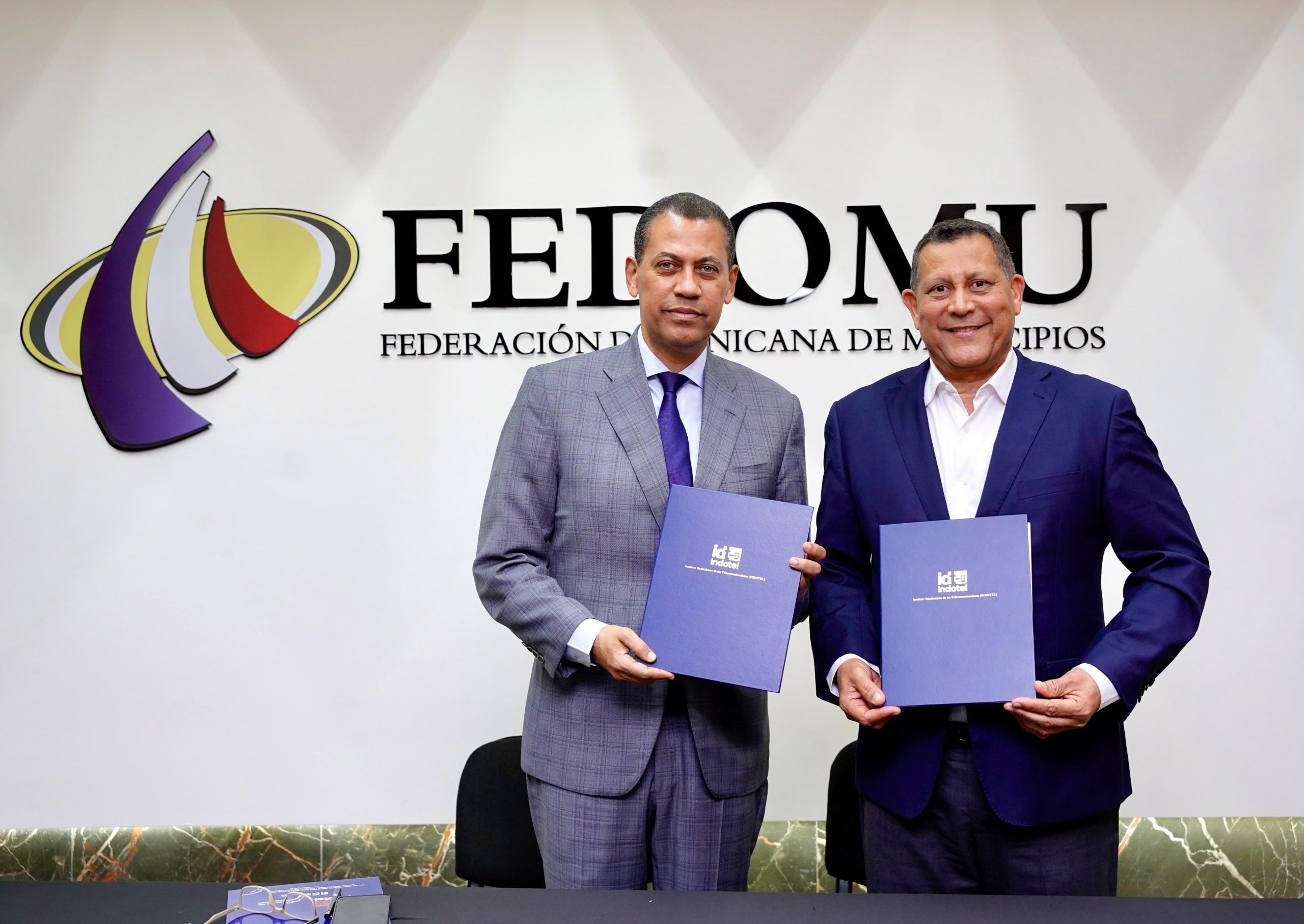 INDOTEL y Fedomu promoverán en alcaldías educación sobre telecomunicaciones y gestión de infraestructura 