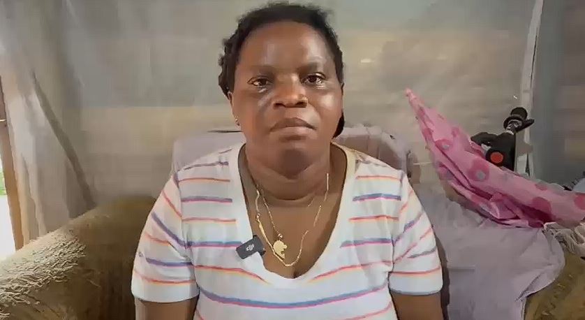 Mujer clama ayuda para cuidar a su tío con trastornos mentales