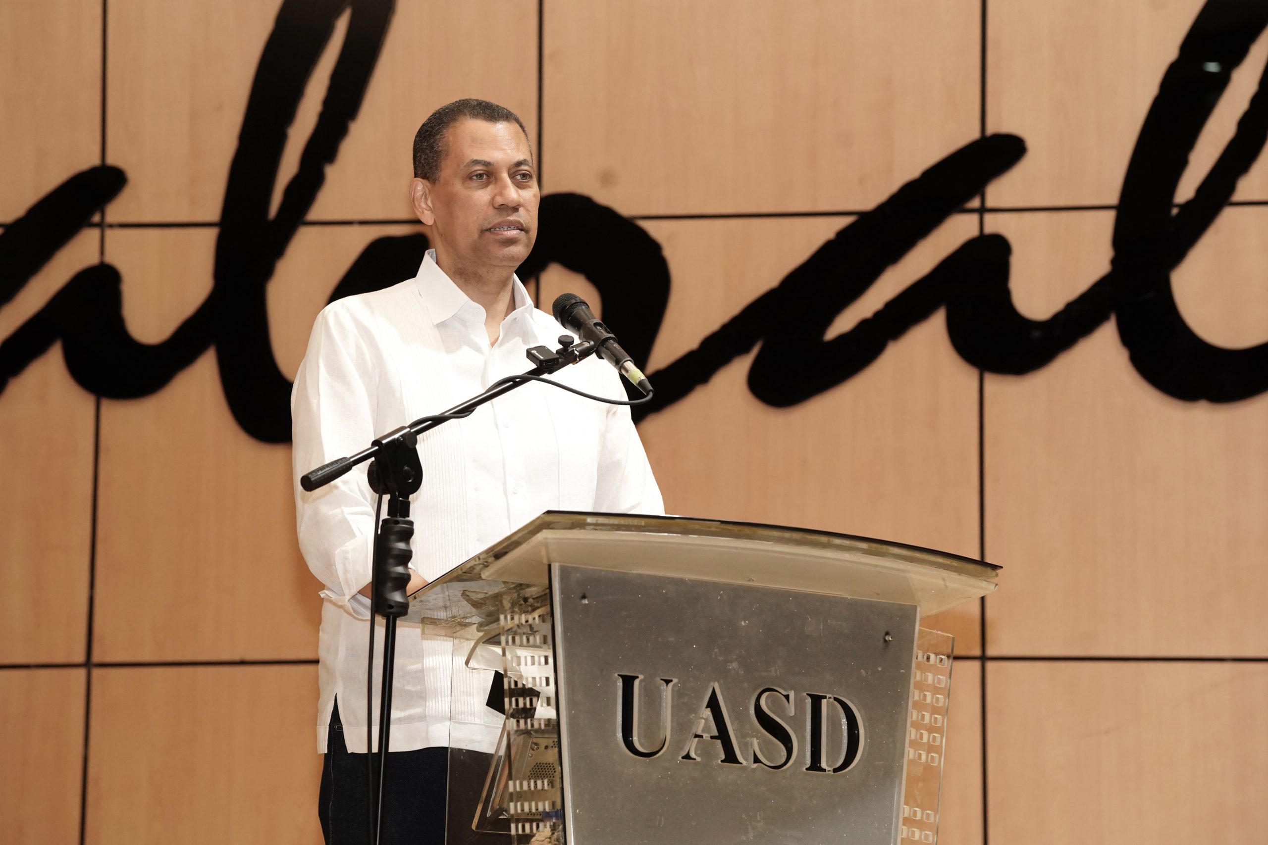 Gómez Mazara motiva a estudiantes formarse en inteligencia artificial y ciencias de datos para asumir retos del siglo XXI